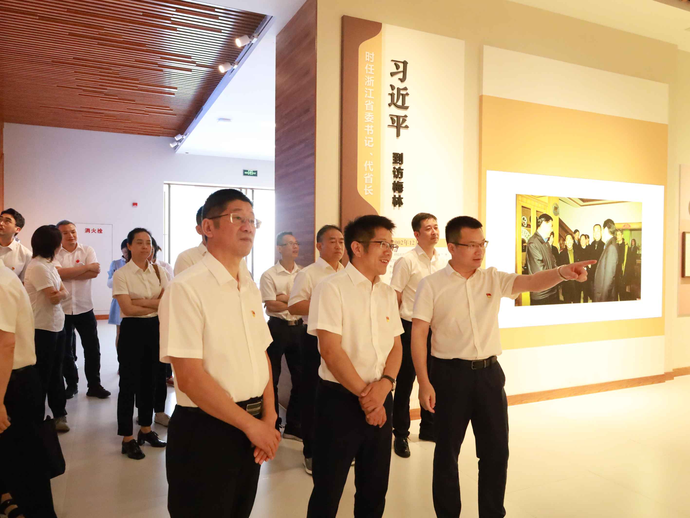 参观1.jpg